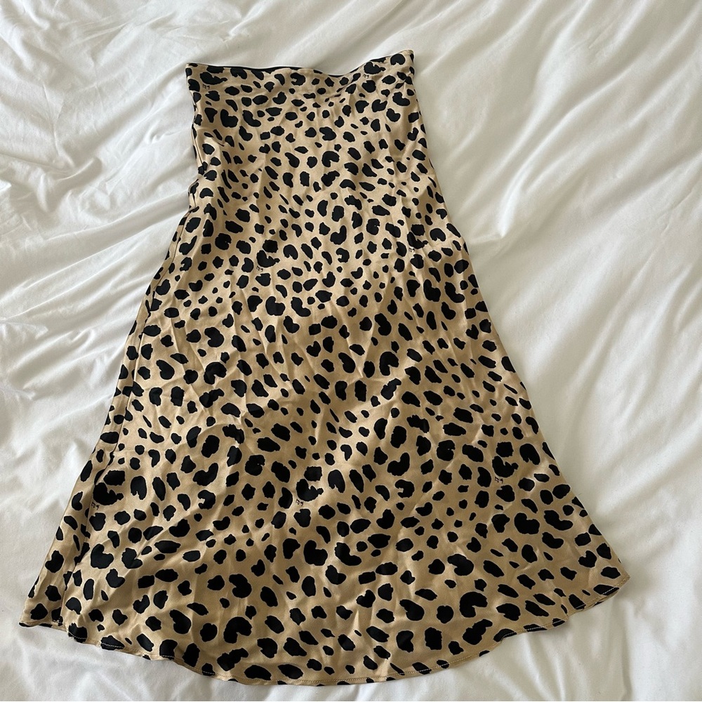 Realisation par Naomi Wild things leopard silk midi skirt